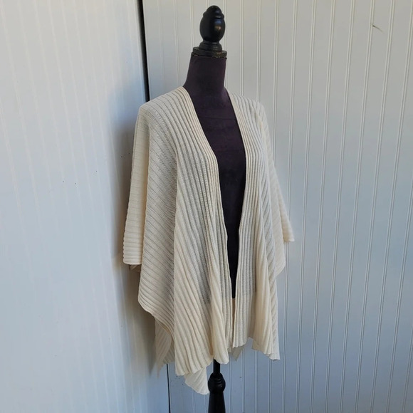 Kenneth Cole New York Women Beige Tan Poncho Open Front Cardigan Acrylic OS - Picture 7 of 11